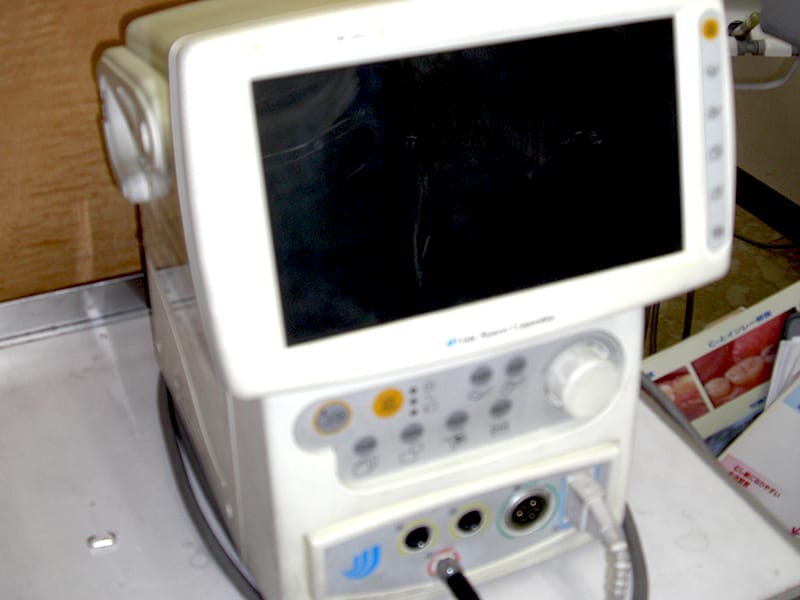 心電計と経皮的酸素飽和度測定器